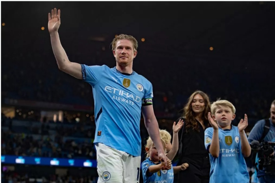Kevin De Bruyne dan keluarga meninggalkan Manchester City yang selama 10 tahun ini dibelanya.