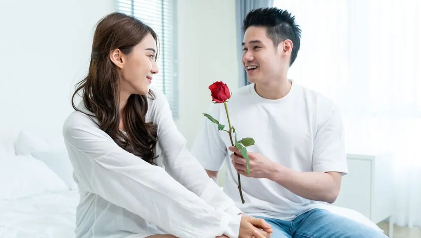 Menolak cinta seseorang tanpa membuatnya merasa kecewa atau tersinggung memerlukan pendekatan yang bijaksana.