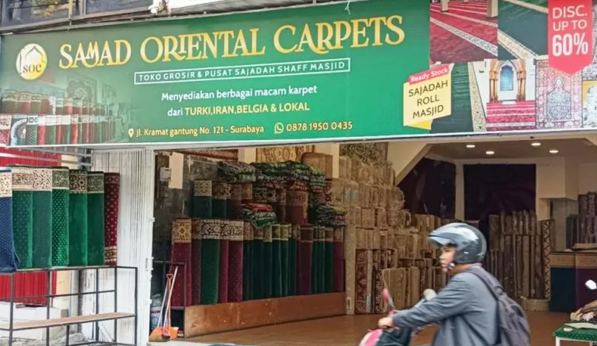Toko karpet dan tekstil menjadi usaha yang mendominasi bisnis orang India di Surabaya.