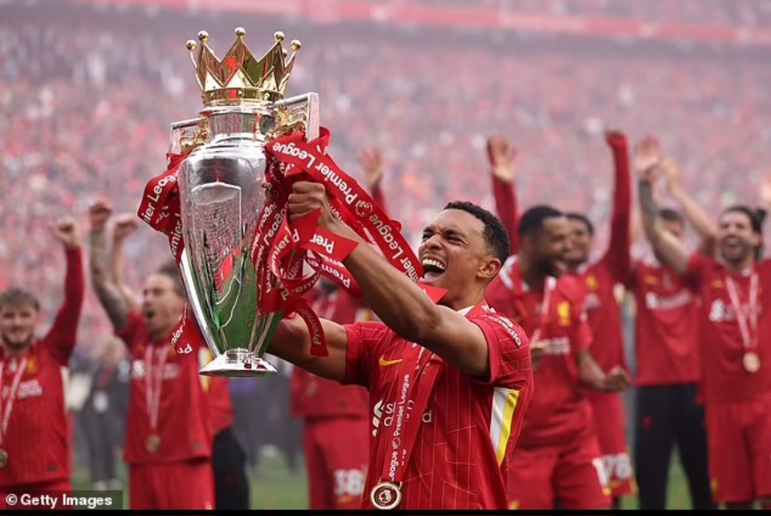 Trent Alexander-Arnold meneteskan air mata saat Anfield memberinya sambutan heroik pada hari Minggu