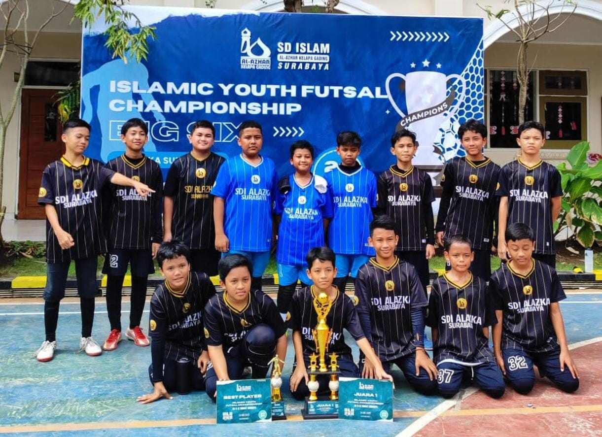 GEMILANG: Tim Futsal SD Islam Alazka Surabaya kembali menorehkan prestasinya, kali ini merebut gelar Juara 1 dan Best Player dalam ajang Islamic Youth Futsal Competition 2025.