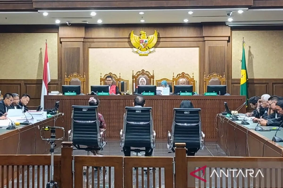TUNTUTAN : Pengacara Ronald Tannur, Lisa Rachmat, dituntut 14 tahun penjara dan pencabutan profesi advokat terkait kasus suap vonis bebas. (ANTARA/RADAR SURABAYA)