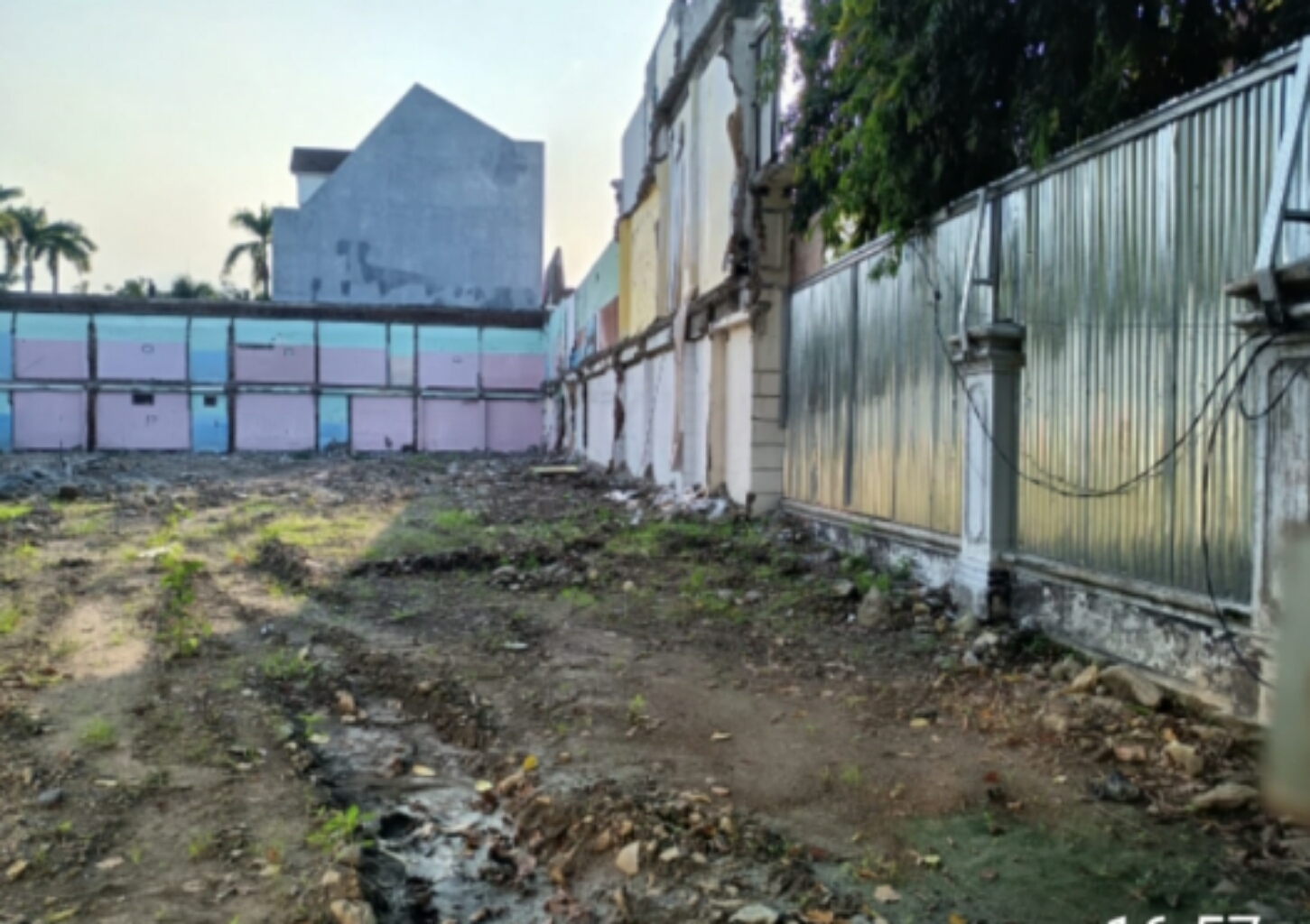 Rumah peninggalan Belanda di Jalan Raya Darmo 30 sudah rata dengan tanah. (IST)