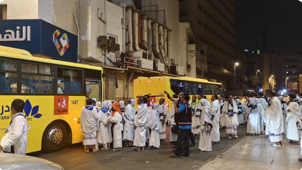 Bus Shalawat melayani jemaah Indonesia dari hotel ke Masjidil Haram atau sebaliknya.