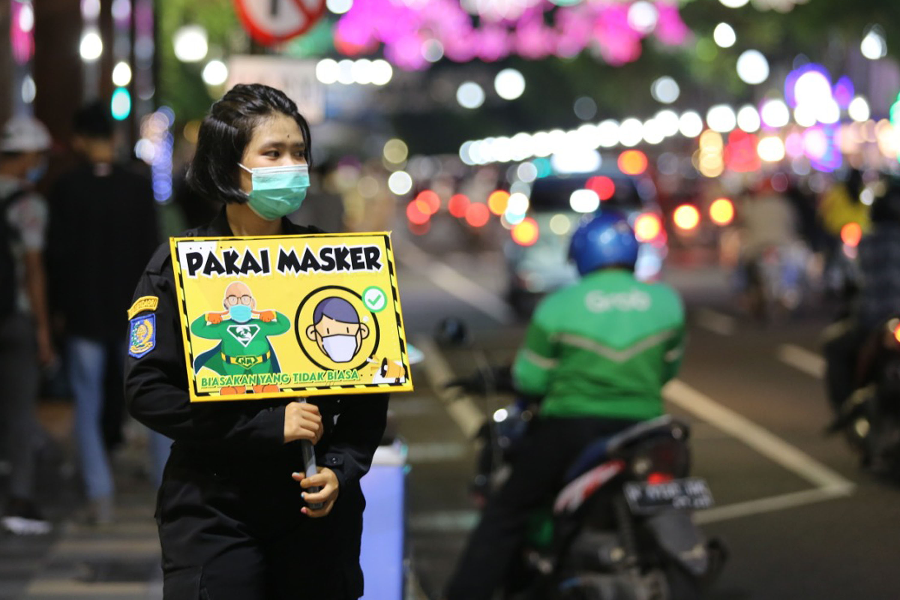 Ilustrasi protokol kesehatan saat pandemi COVID-19 di Surabaya.