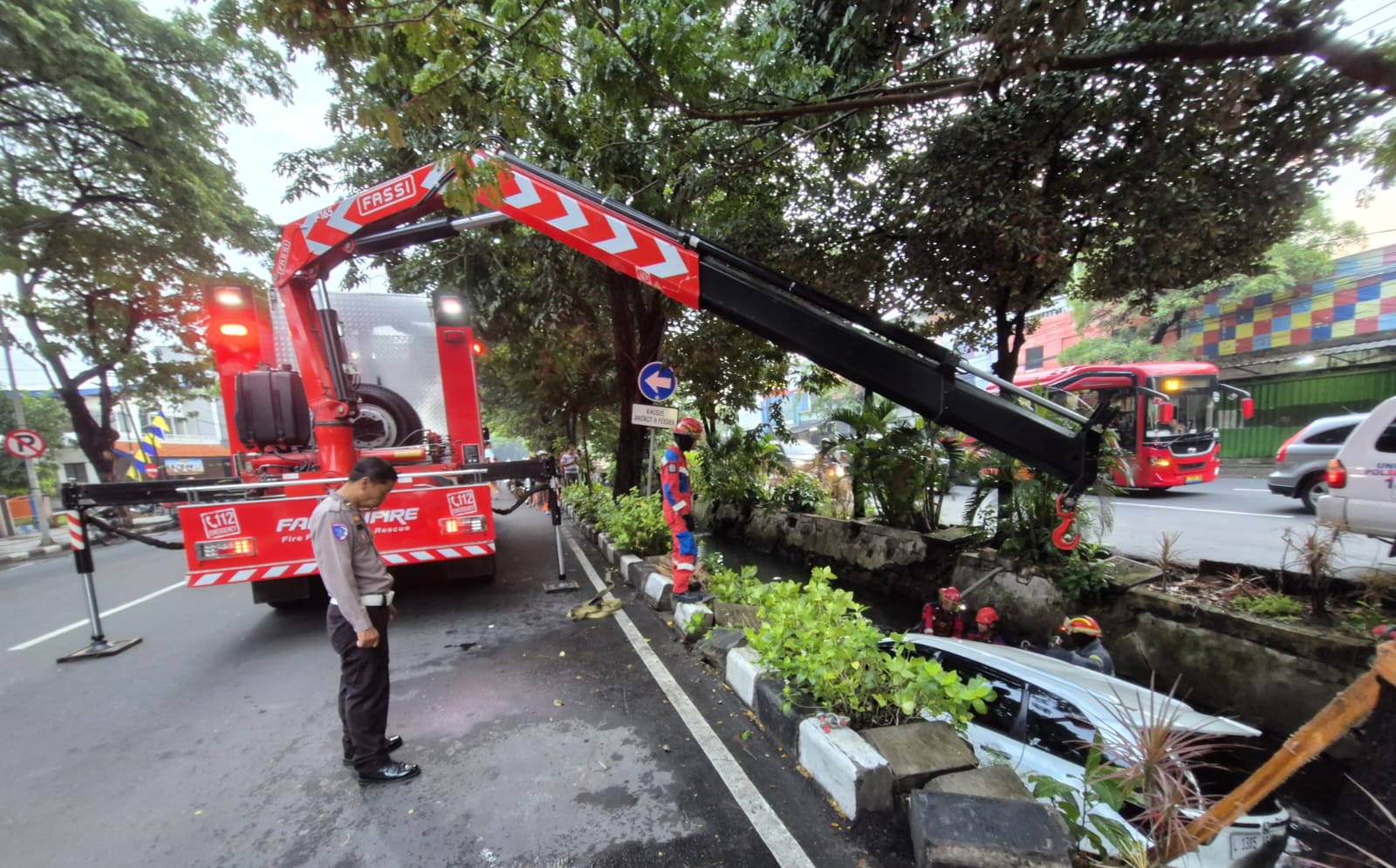 TERCEBUR : Fenomena kecelakaan tunggal saat weekend di surabaya. (IST/RADAR SURABAYA)