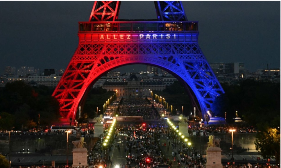Kota Paris langsung berpesta usai PSG menjuarai Liga Champions.