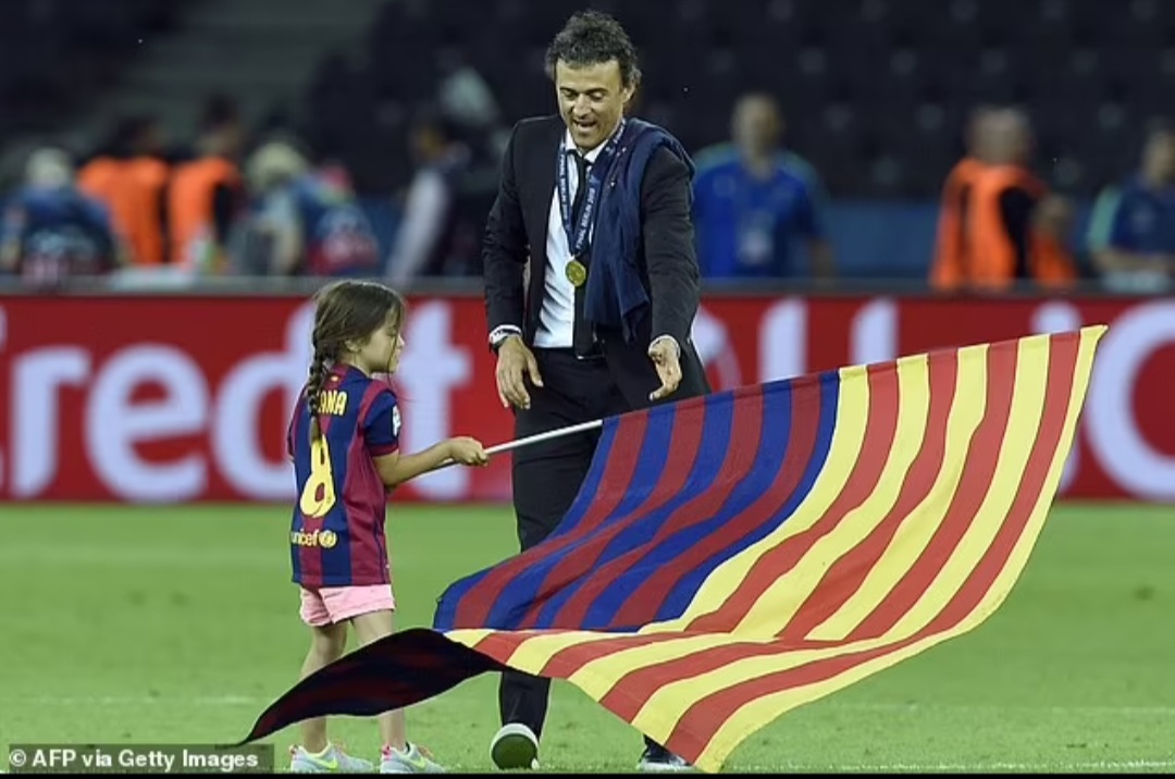 Xana ketika membawa bendera Barcelona saat menjuarai Liga Champions pada 2015 lalu.