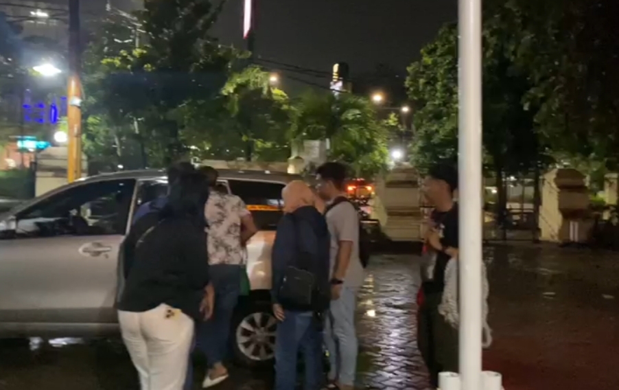 AKHIRNYA : Dua orang yang diamankan terkait penyekapan di Kedung Anyar, Surabaya, akhirnya ditetapkan tersangka kasus TPPO. (IST/RADAR SURABAYA)