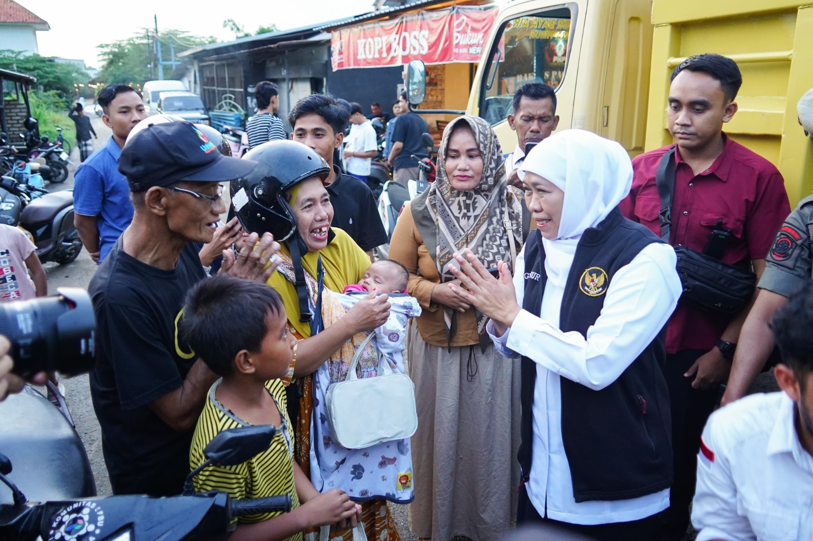 PEDULI: Gubernur Jawa Timur (Jatim) Khofifah Indar Parawansa terus membuktikan komitmennya membangun masa depan untuk rakyat kecil.