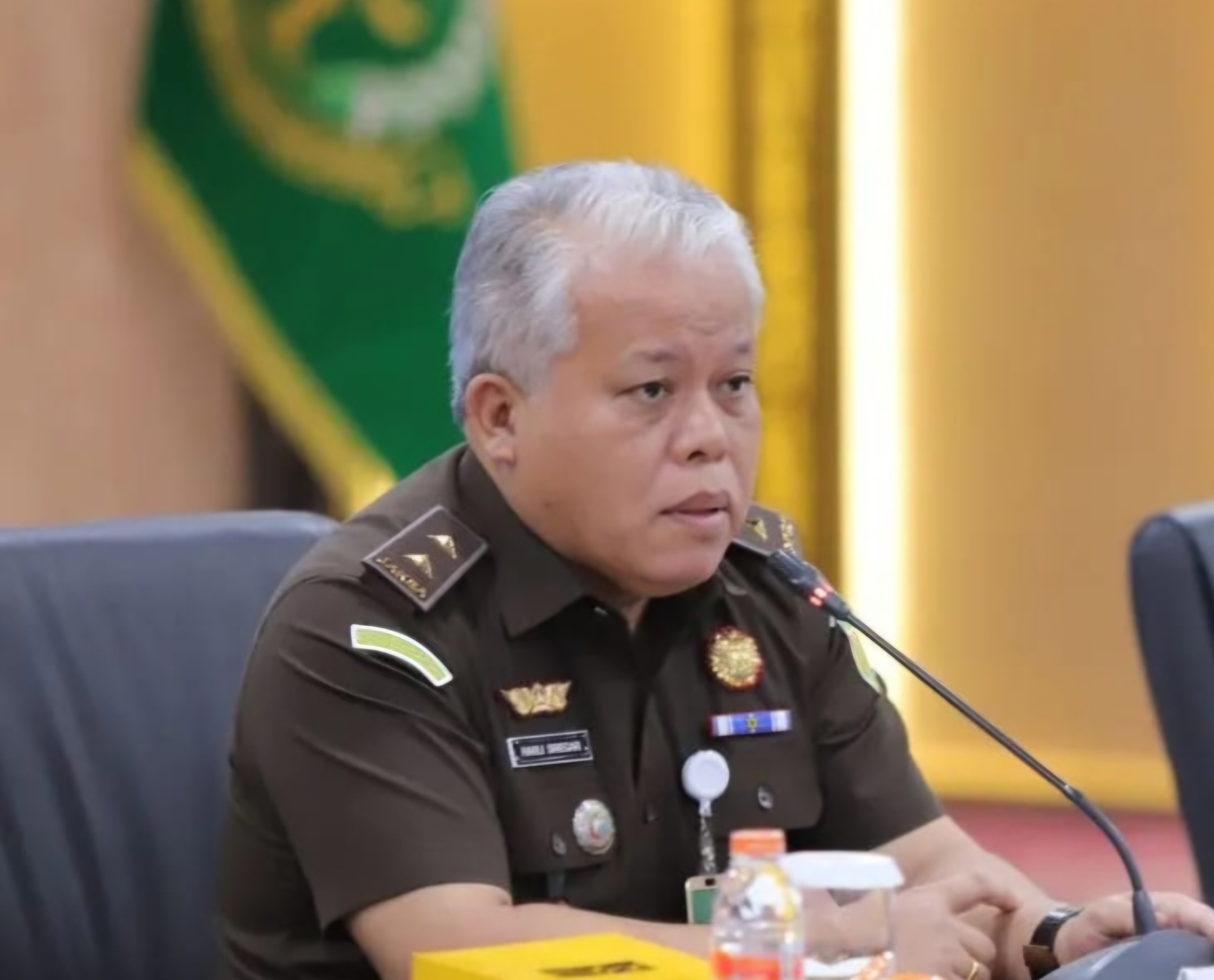 HOAX : Kapuspenkum Kejagung Harli Siregar bantah sudah menetapkan DPO dan menggeledah apartemen mantan Mendikbudristek Nadiem Makarim. (ANTARA/RADAR SURABAYA)