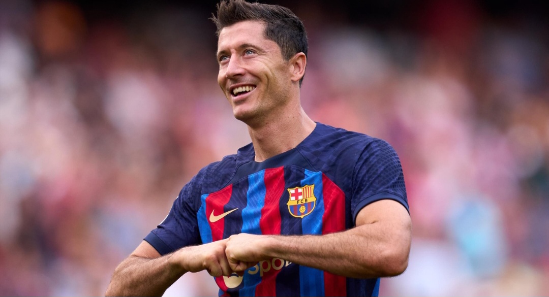Robert Lewandowski siap bertahan di Barcelona.