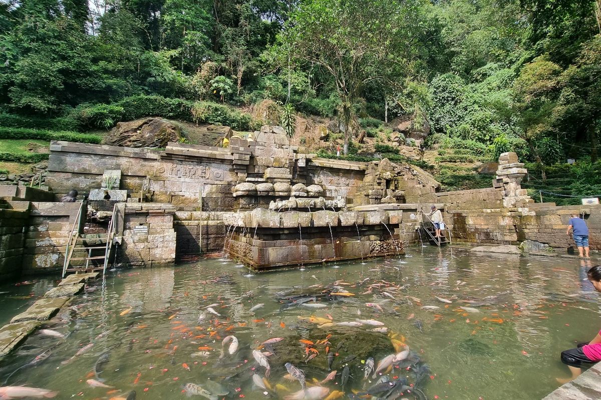 Petirtaan Jolotundo, Trawas, Mojokerto, jadi jujukan wisatawan dari berbagai daerah. (IST)