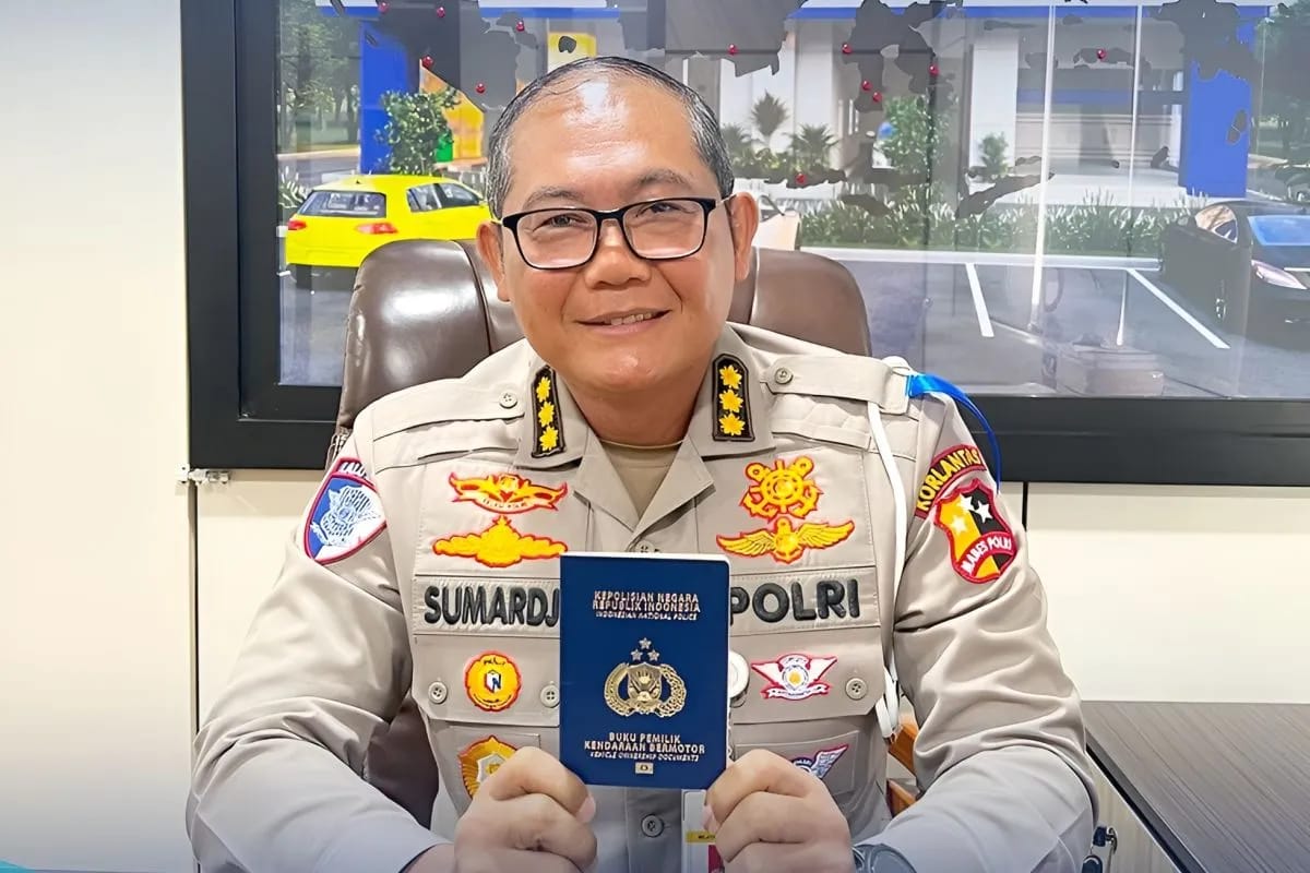 TEKNOLOGI BARU : Kasubdit BPKB Ditregident Korlantas Mabes Polri Kombes Pol Sumardji mengatakan mulai berlakukan e-BPKB sejak Maret lalu. (ANTARA/RADAR SURABAYA)