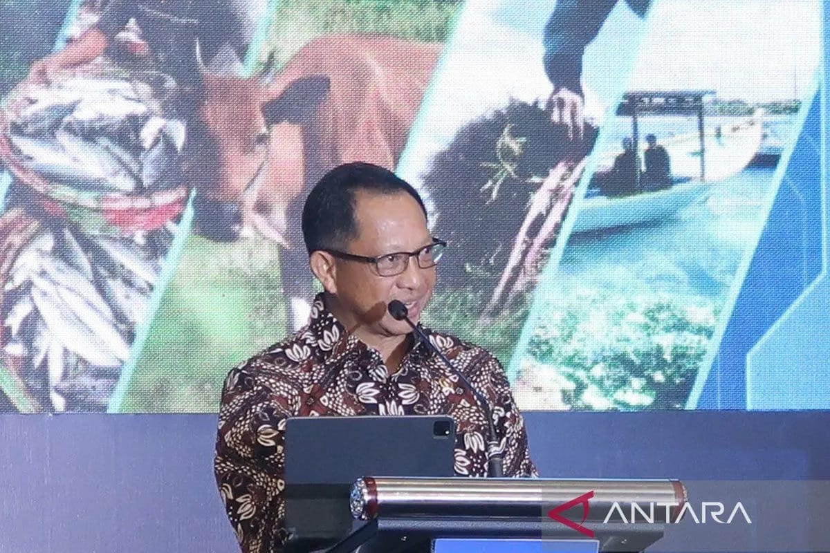 LAMPU HIJAU : Mendagri Tito Karnavian memperbolehkan pemda gelar acara atau rapat di hotel dan restoran. (ANTARA/RADAR SURABAYA)