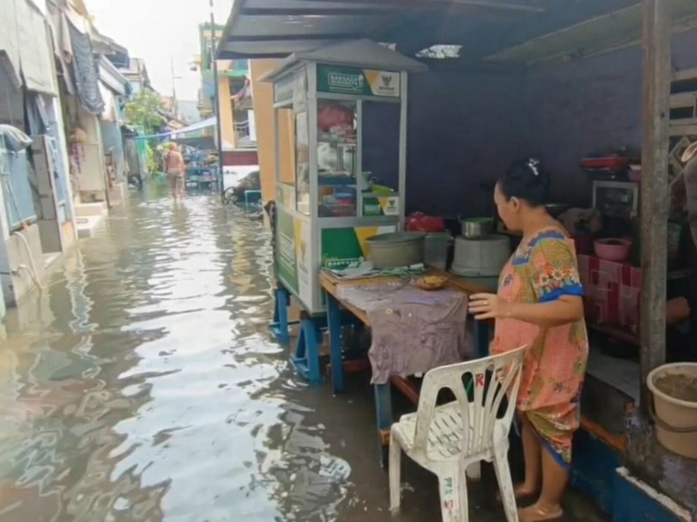 Genangan banjir rob di kawasan Kalianak Surabaya. (RAHMAT SUDRAJAT/RADAR SURABAYA)