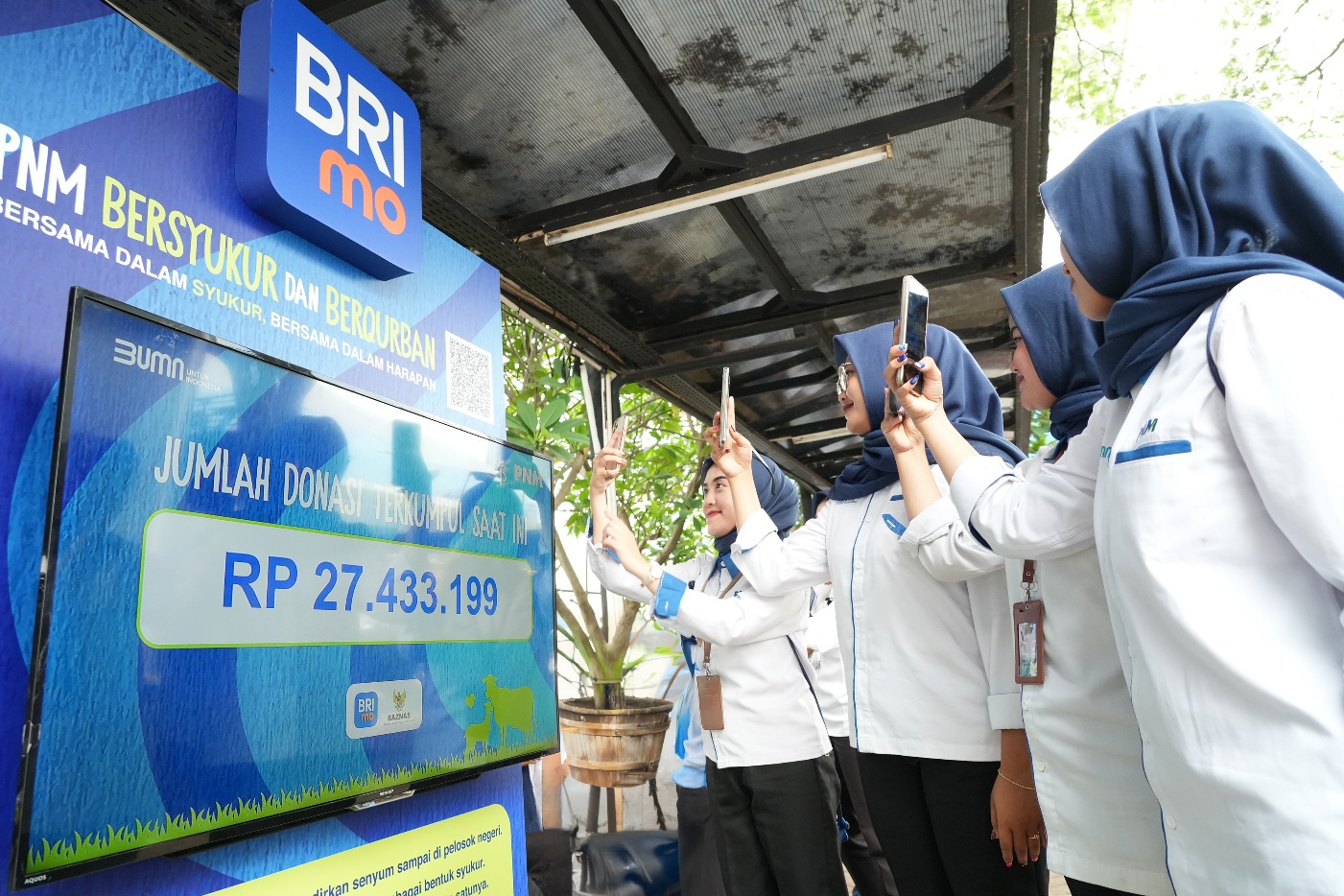 Cukup dengan memindai QRIS, PNM ajak karyawan dan masyarakat berpartisipasi dalam program donasi.