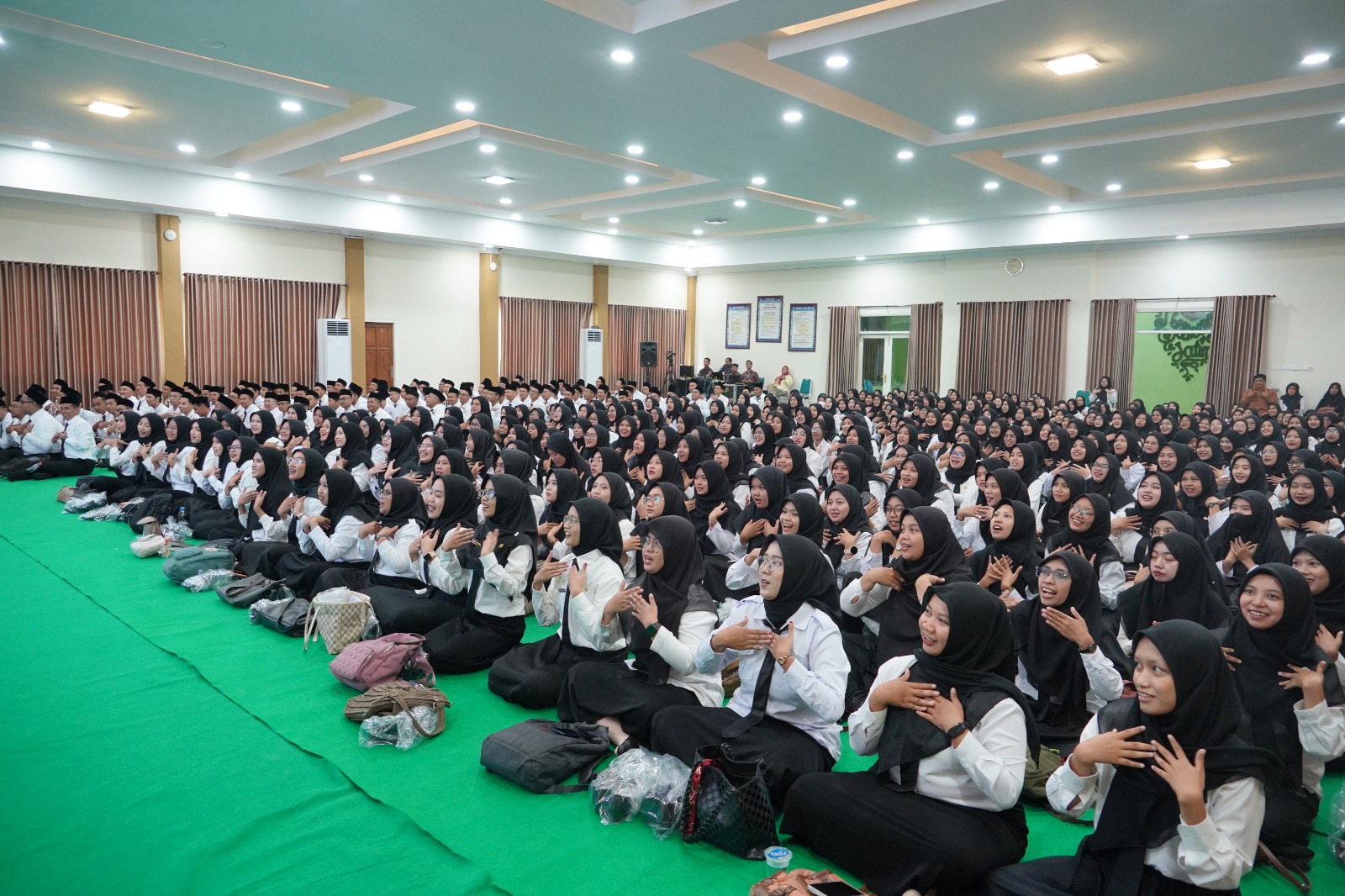 SIAP BERTUGAS: Sebanyak 1.827 PNS formasi 2024 dilantik oleh Kantor Wilayah Kementerian Agama Jatim.&nbsp;