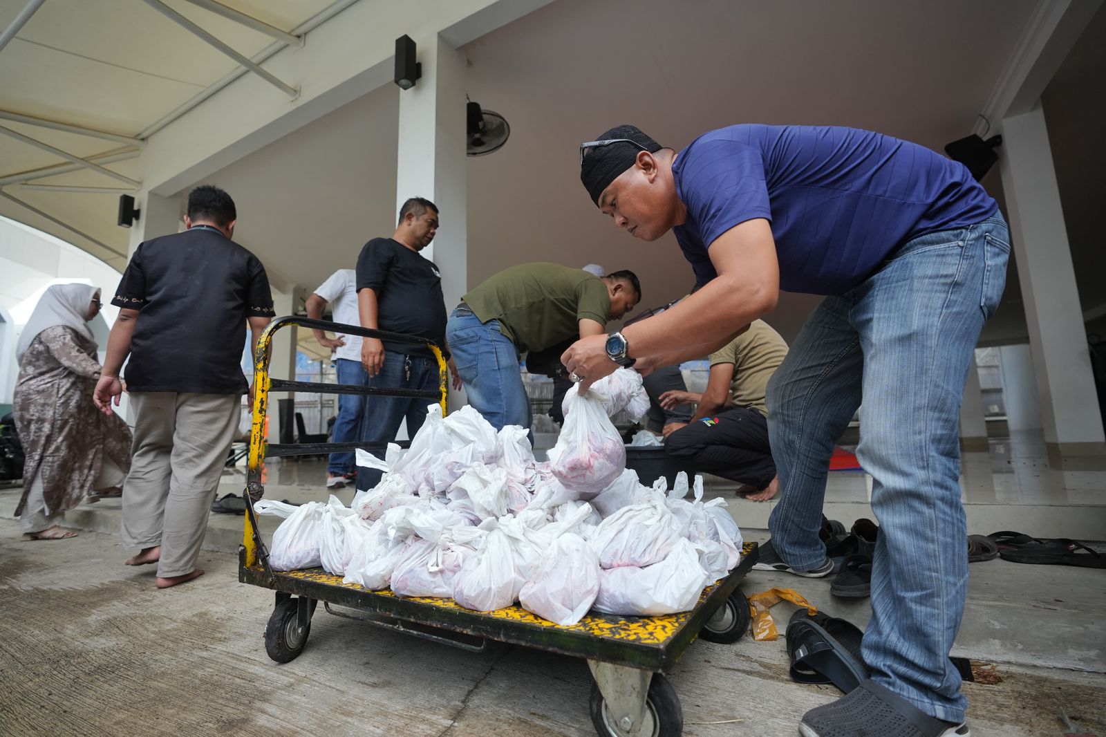 PGN rutin menyalurkan hewan kurban saat Iduladha kepada masyarakat yang membutuhkan sebagai wujud komitmen sosial perusahaan dan masyarakat.
