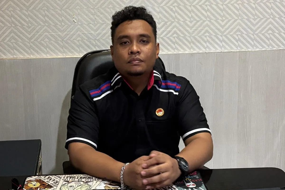 BERANTAS : Kasatresnarkoba Polresta Jayapura AKP Febry Pardede berhasil gagalkan penyelundupan 22 kilogram ganja. (ANTARA/RADAR SURABAYA)