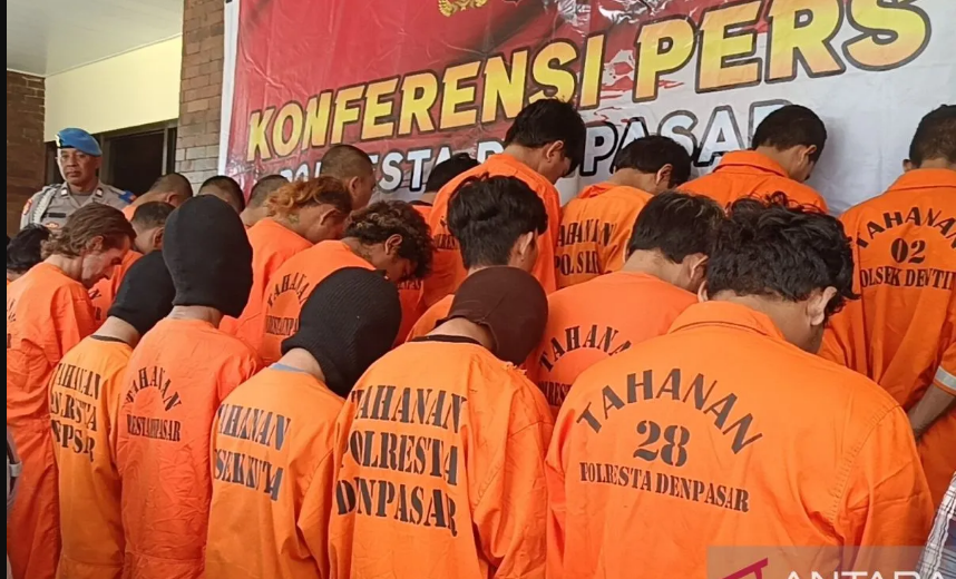 Sejumlah tahanan diamankan di Denpasar, Bali. (IST)