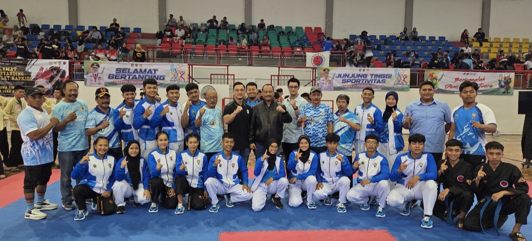 Ketua Umum KONI Jatim Muhammad Nabil bersama jajaran panpel Hapkido Porprov IX Jawa Timur 2025.