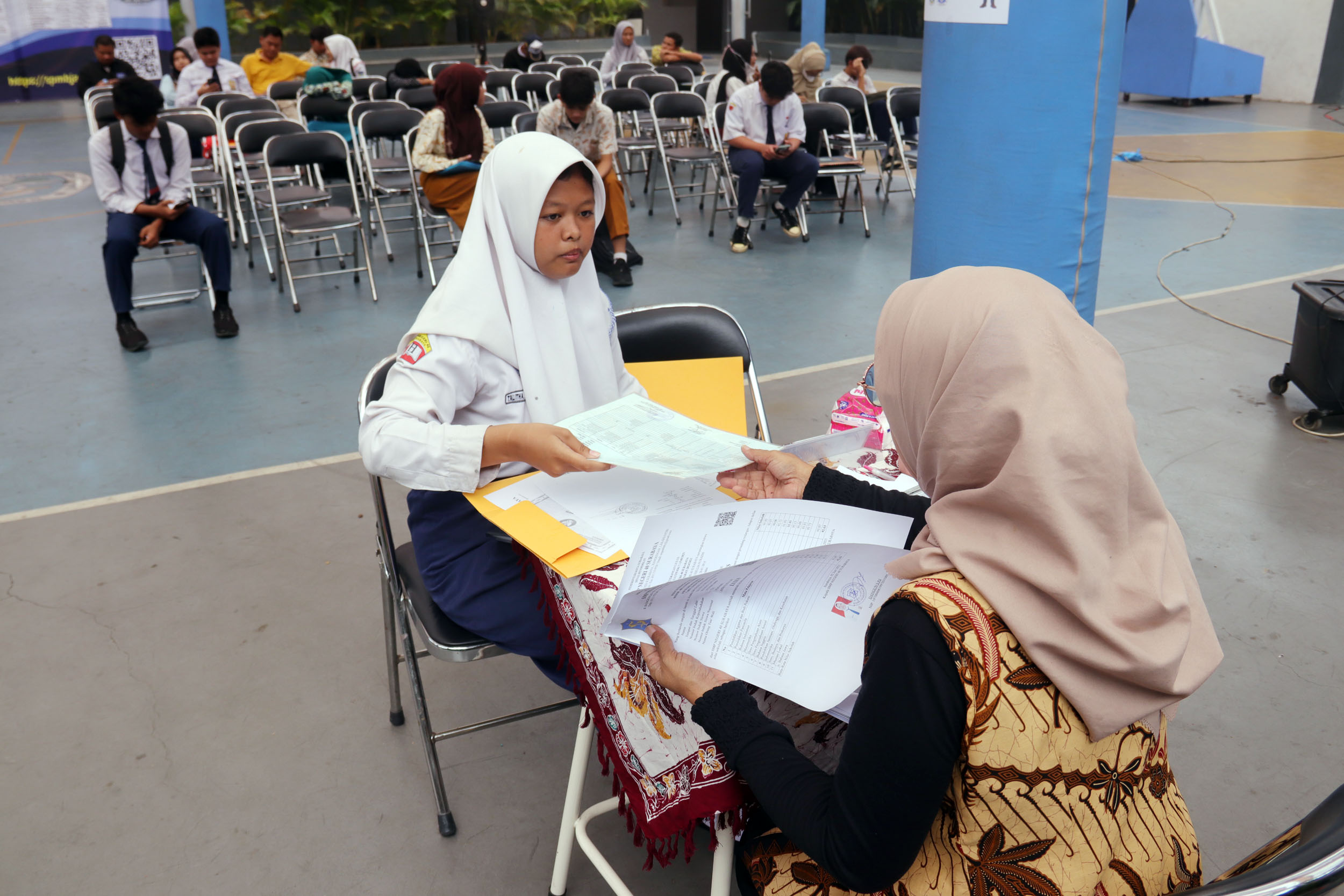 Siswa melakukan pengambilan PIN untuk SPMB SMA/SMK.