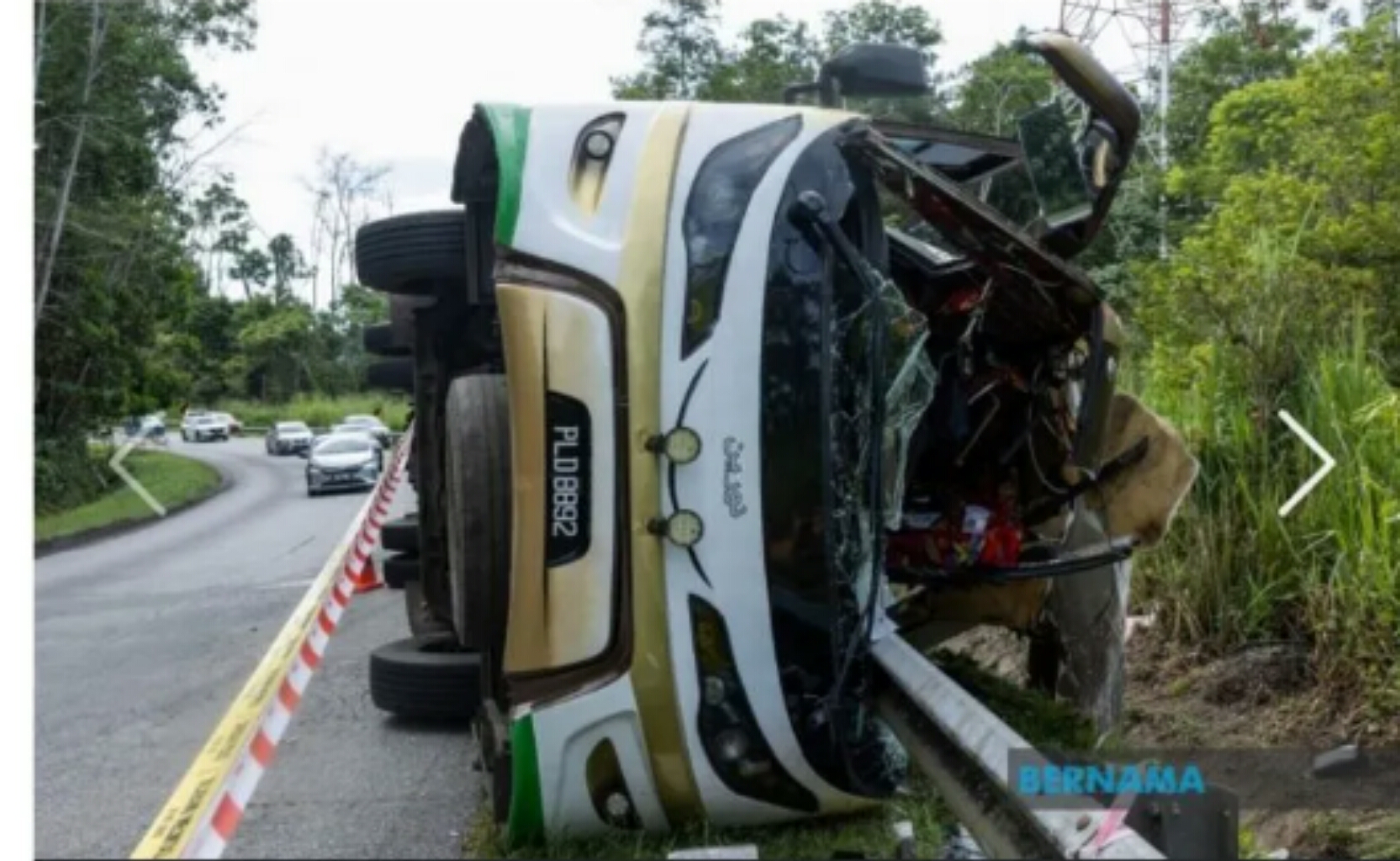 Bus yang mengangkut mahasiswa mengalami kecelakaan di Negeri Perak Malaysia. (Bernama)