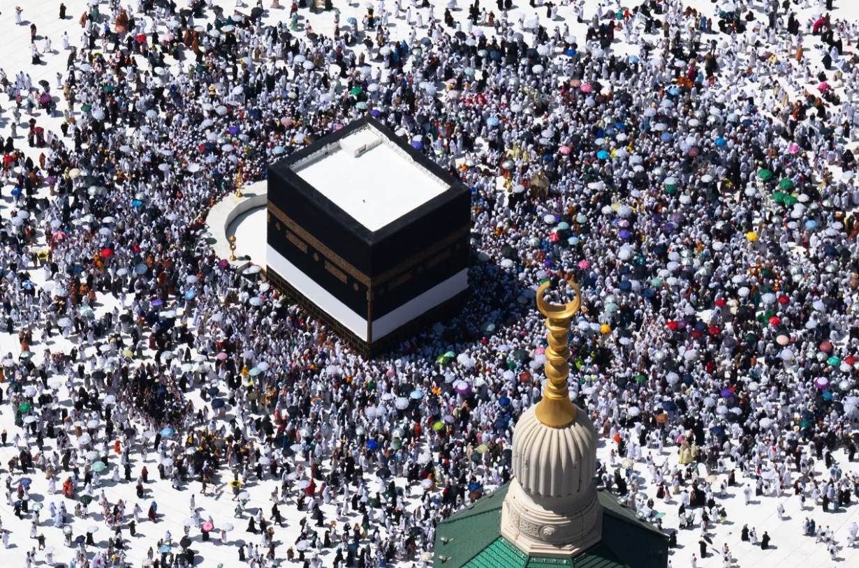 Jemaah haji dari berbagai negara saat memadati Ka&rsquo;bah.