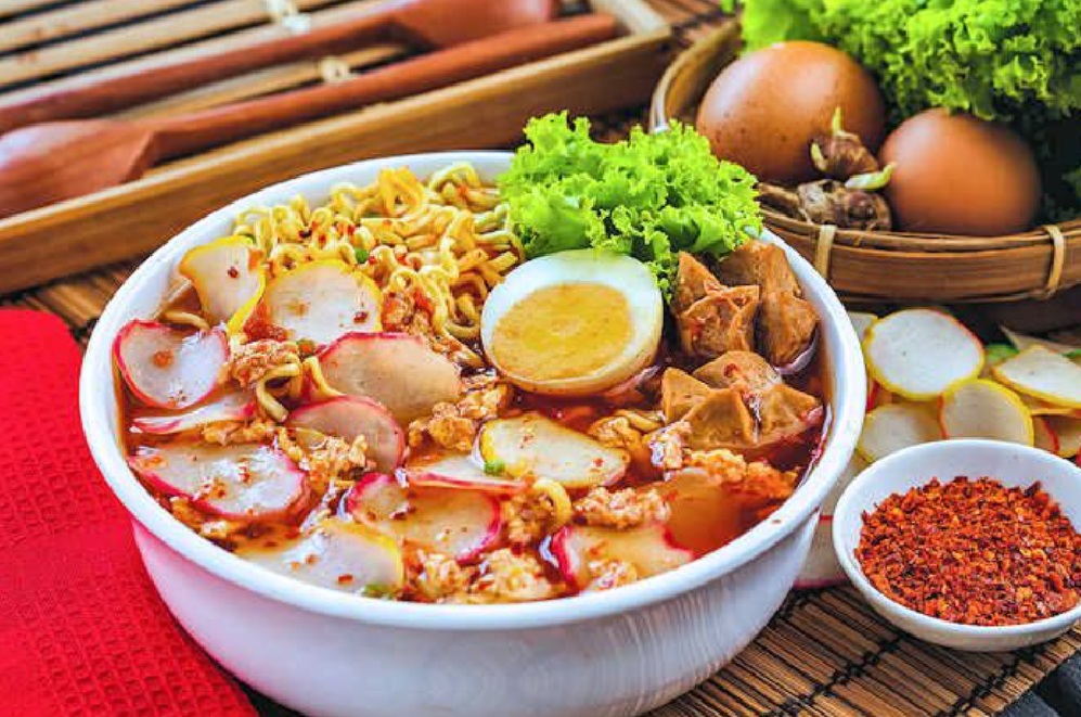 Meski lezat dan menggugah selera, konsumsi seblak secara berlebihan dapat menimbulkan beberapa dampak buruk bagi kesehatan.