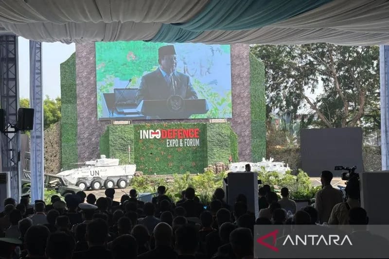 JAGA : Presiden Prabowo menjelaskan kekayaan Indonesia banyak dikeruk oleh Belanda saat masa penjajahan. Bahkan diperkirakan setara anggaran negara selama 140 tahun. (ANTARA/RADAR SURABAYA)