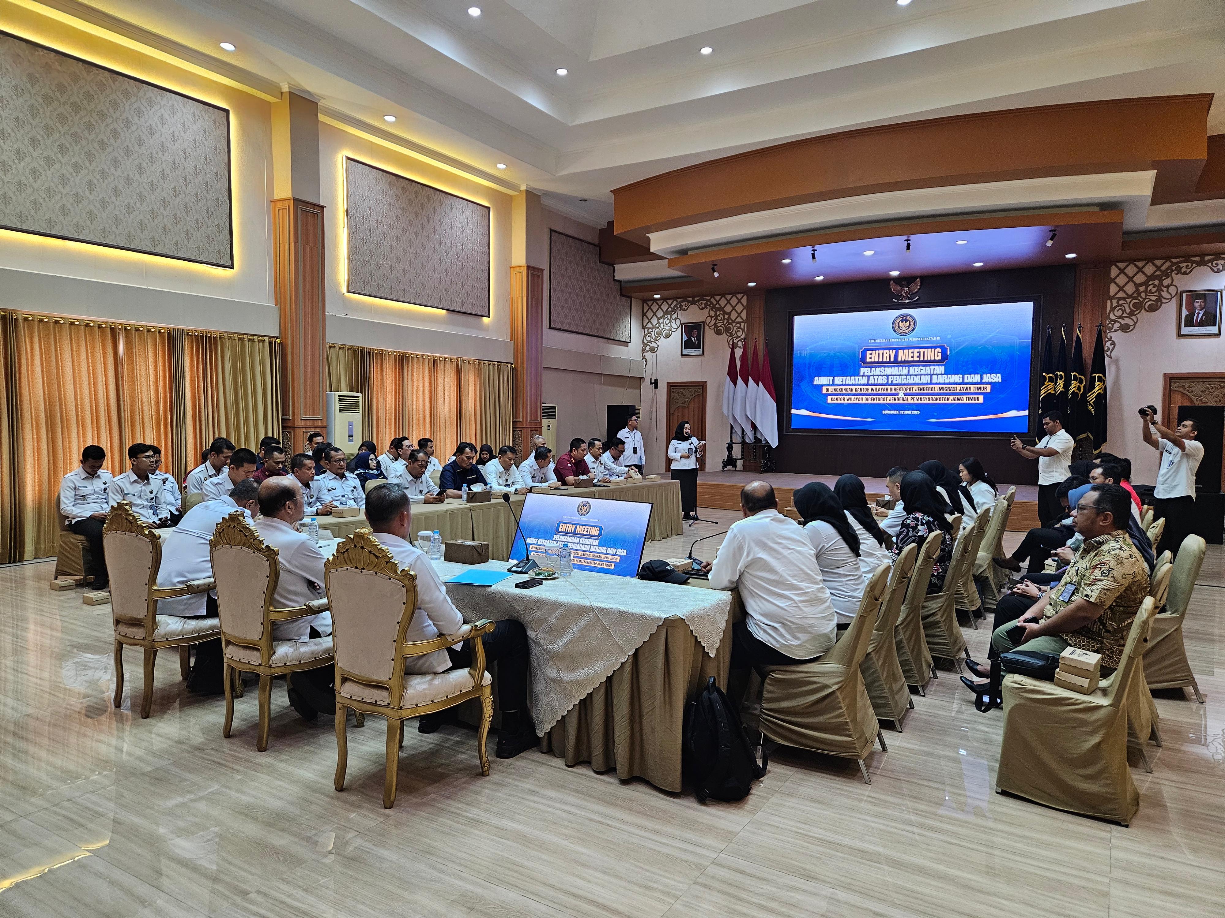 FOKUS: Kanwil Ditjen Imigrasi dan Kanwil Ditjen Pemasyarakatan Jatim hari ini Kamis (12/06/2025) menggelar entry meeting Pelaksanaan Kegiatan Audit Ketaatan Atas Pengadaan Barang dan Jasa.