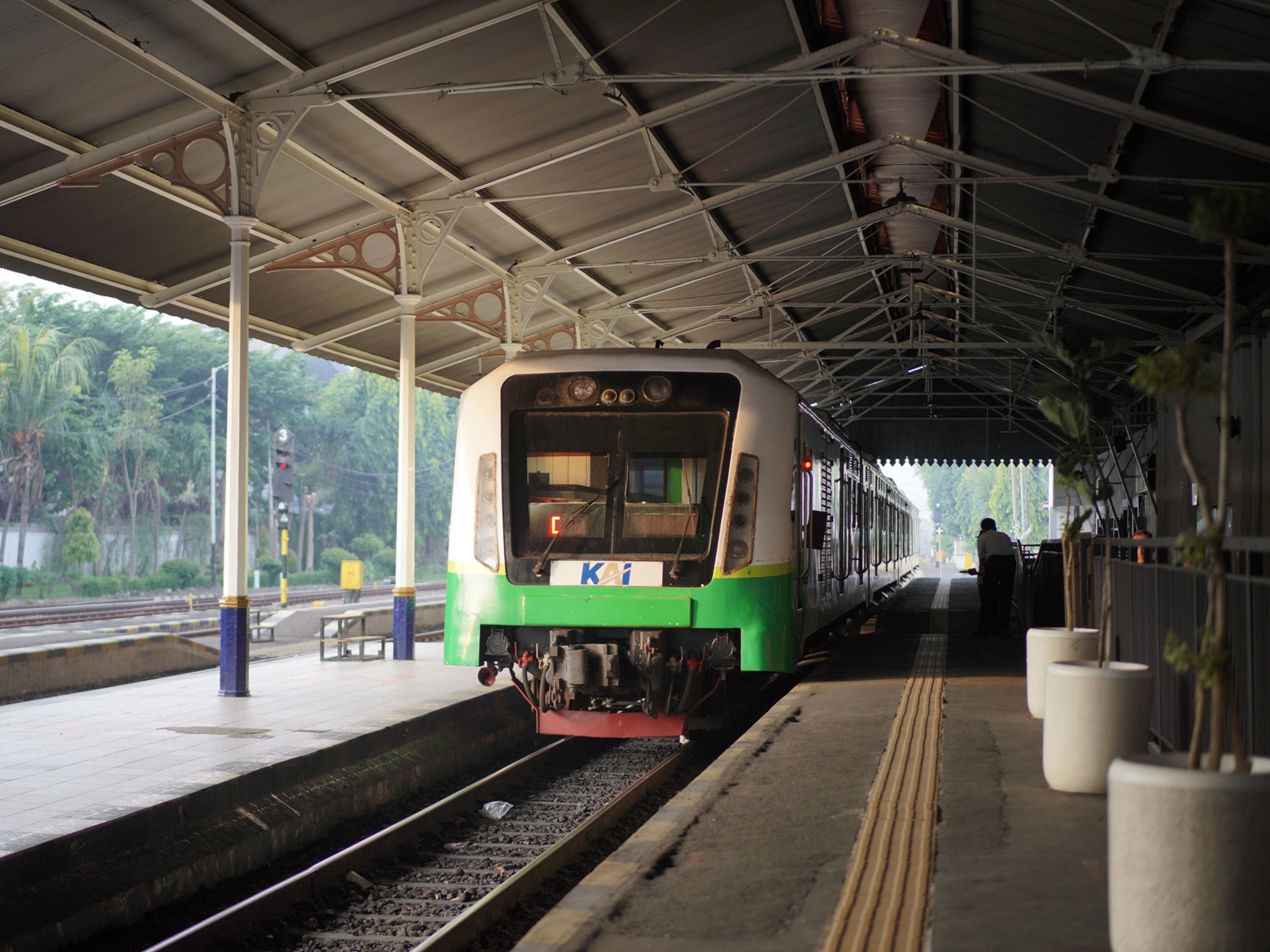 MENINGKAT: Penumpang KA komuter di Surabaya dari Januari hingga Mei 2025 mencapai 8,32 juta penumpang.