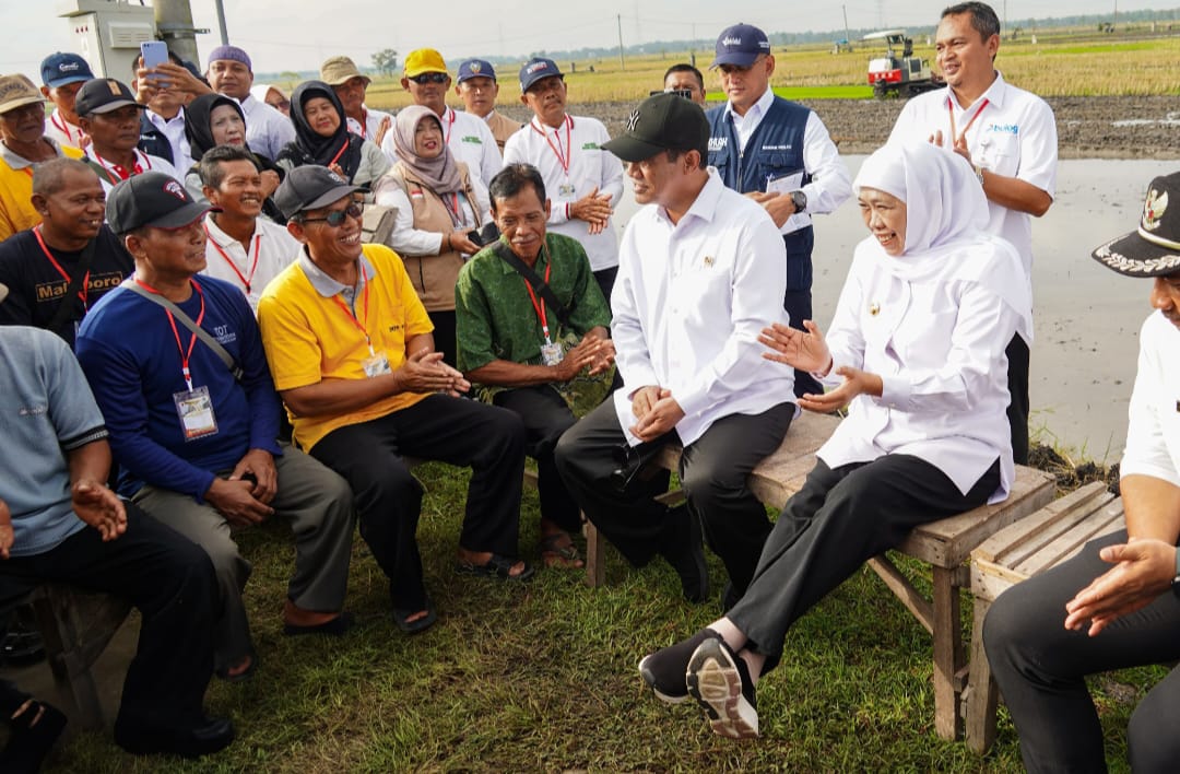 SOLUTIF: Gubernur Jawa Timur (Jatim) Khofifah Indar Parawansa berkerja cepat menyelesaikan persoalan krisis air irigasi yang melanda ribuan hektare lahan pertanian di Jember.