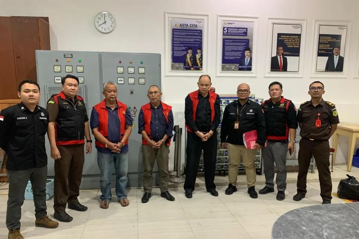 ROMPI MERAH : Kadispora Kota Bandung ditetapkan tersangka oleh Kejati Jatim terkait dugaan korupsi dana hibah Pramuka. (ANTARA/RADAR SURABAYA)