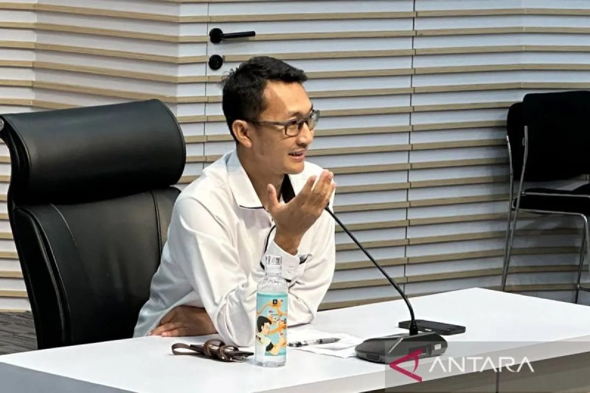TEGASKAN : Juru Bicara KPK Budi Prasetyo menjelaskan penahanan terhadap mantan anggota DPRD Jambi terkait kasus dugaan suap RAPBD. (ANTARA/RADAR SURABAYA)