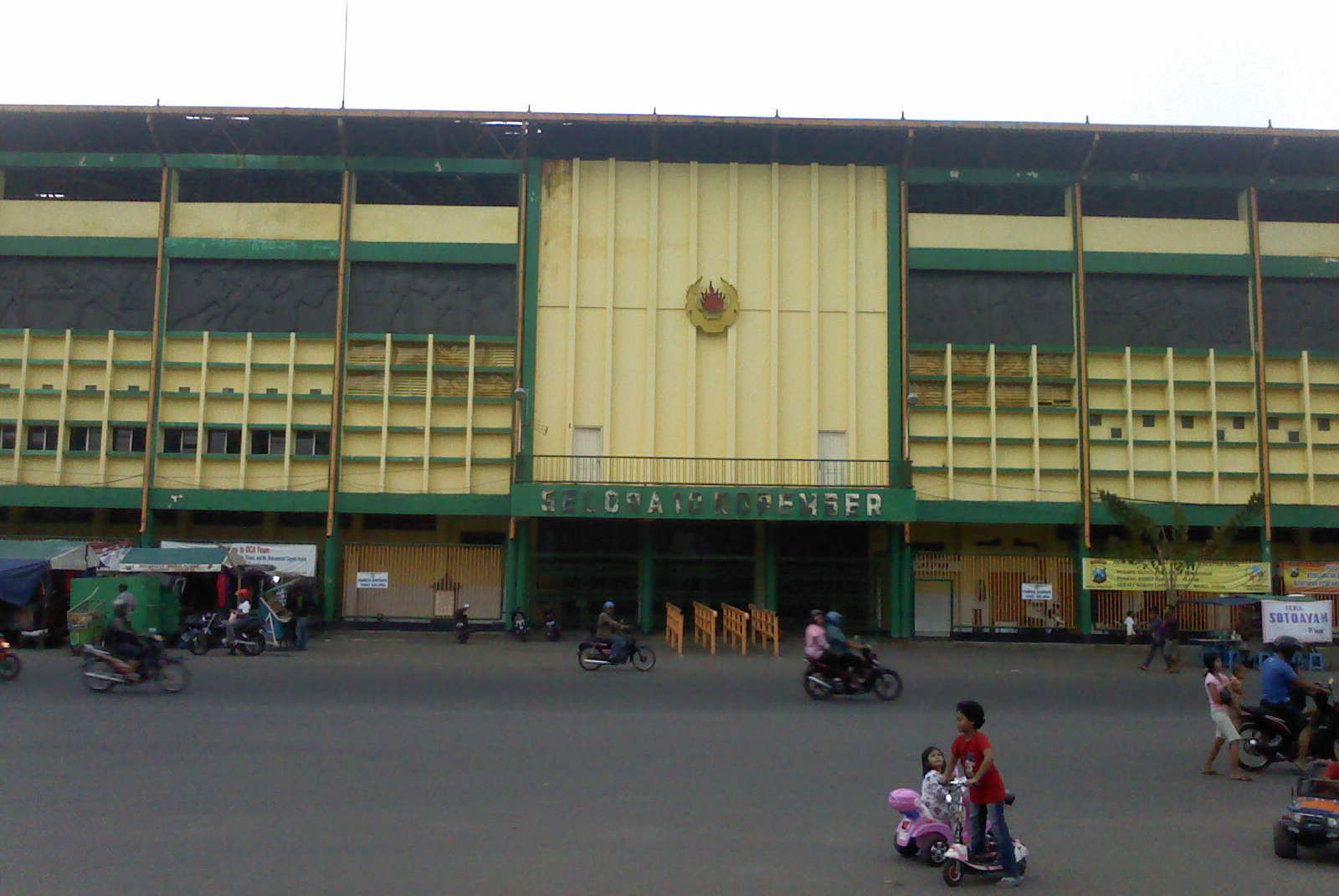 CAGAR BUDAYA: Lapangan Tambaksari yang berubah nama menjadi Stadion Gelora 10 November menjadi saksi bisu perkembangan sepak bola di Surabaya, sejak era Hindia Belanda hingga saat ini.