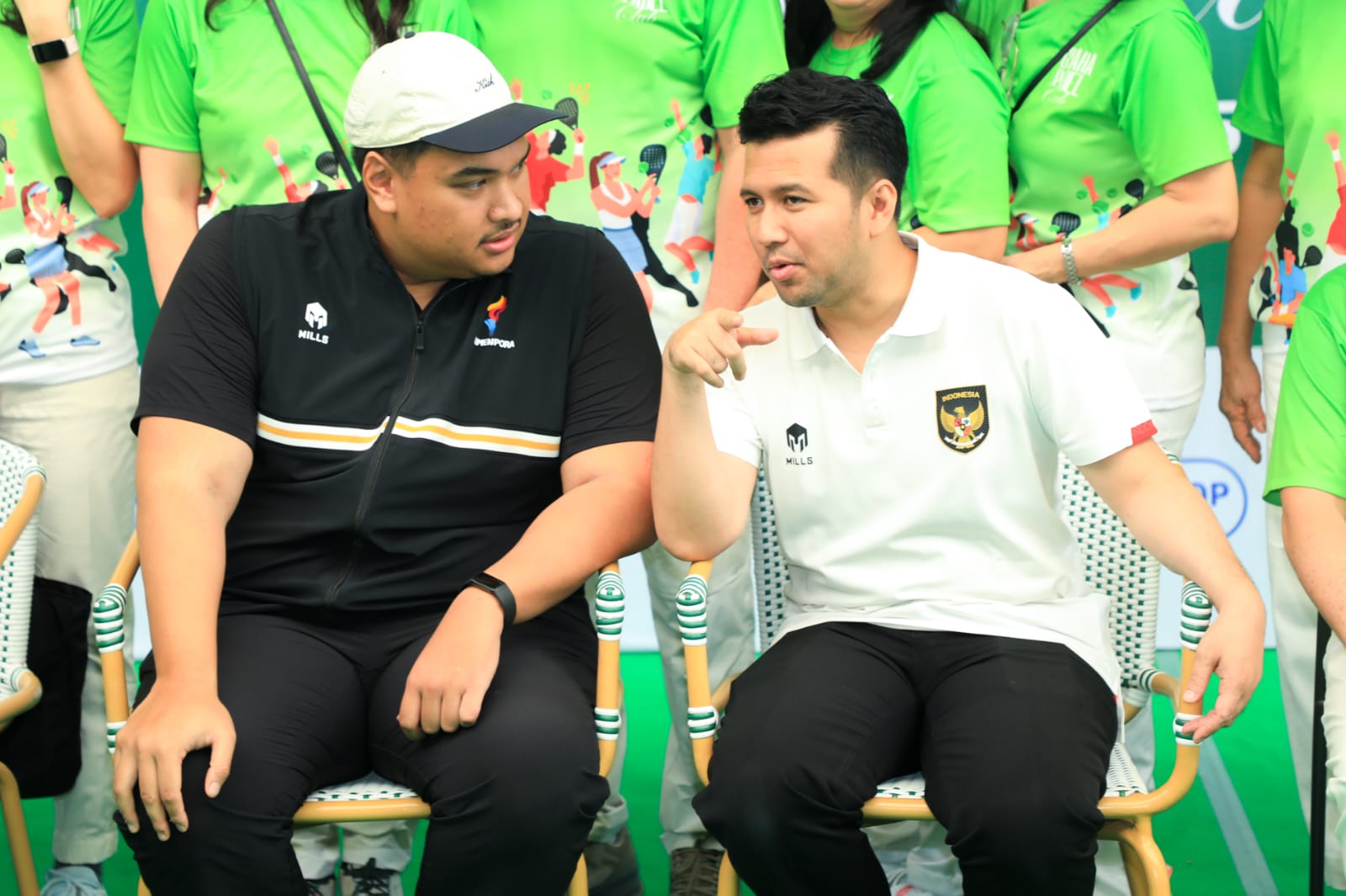 Menpora Dito Ariotedjo dan Wagub Jatim Emil Elestianto Dardak disela-sela peresmian Graha Padel Club Surabaya.