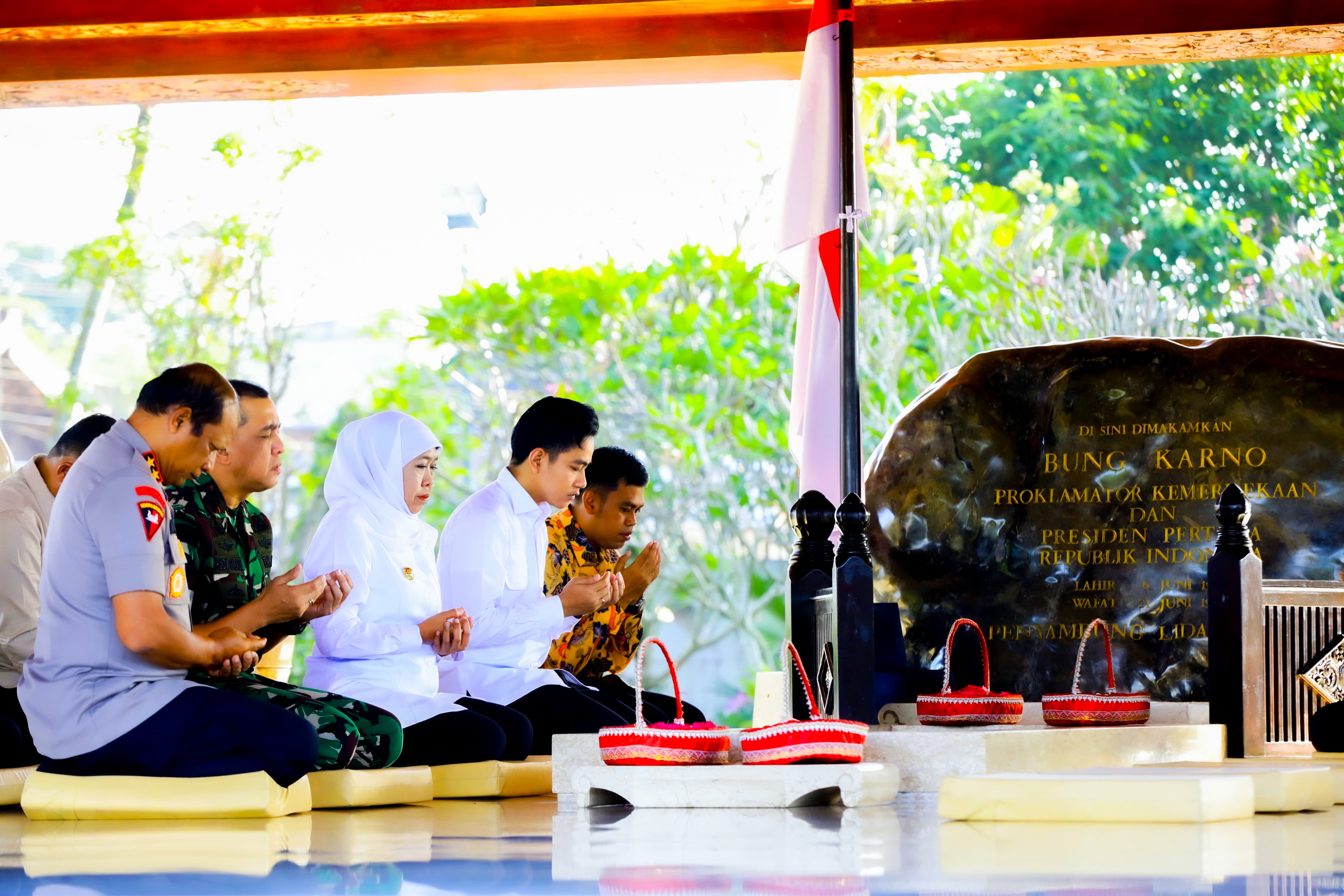 Wapres Gibran Rakabuming Raka ziarah di Makam Bung Karno, Blitar. (IST)