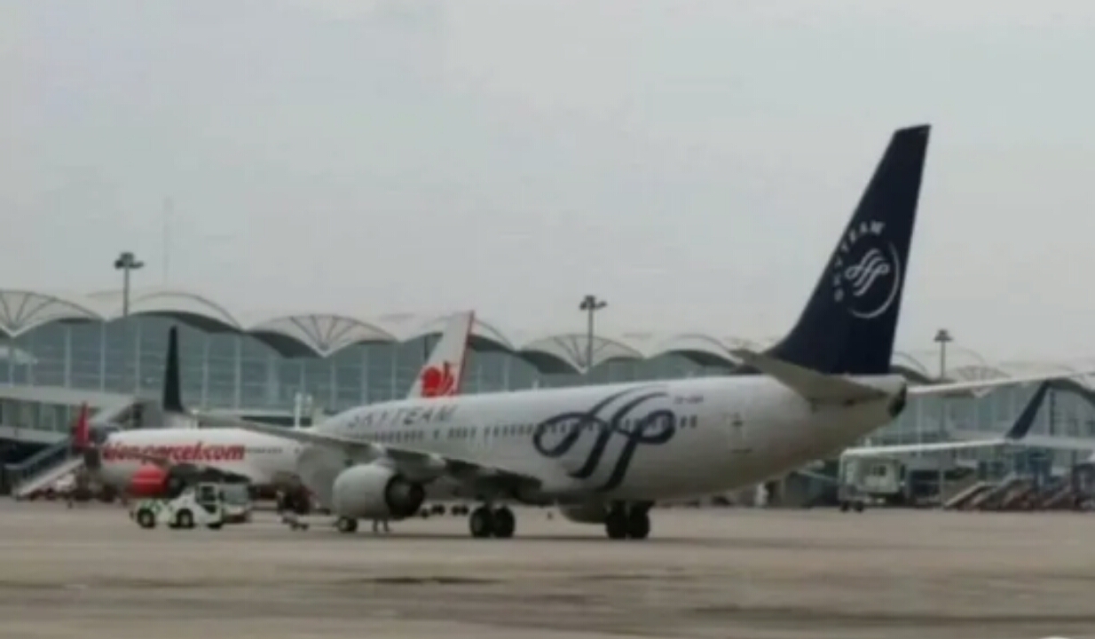 Pesawat Saudi Airlines mendarat di Kualanamu Medan karena ancaman bom. (IST)