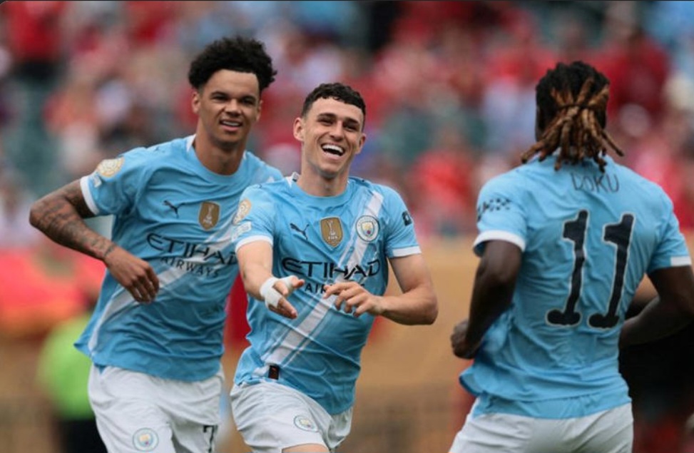 Phil Foden dari Manchester City merayakan gol pertama bersama Nico O