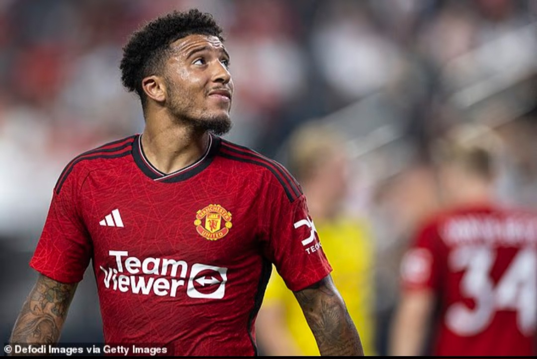 Pemain sayap berusia 25 tahun itu bergabung dengan Man United dengan harga &pound;73 juta setelah tampil gemilang di Borussia Dortmund.