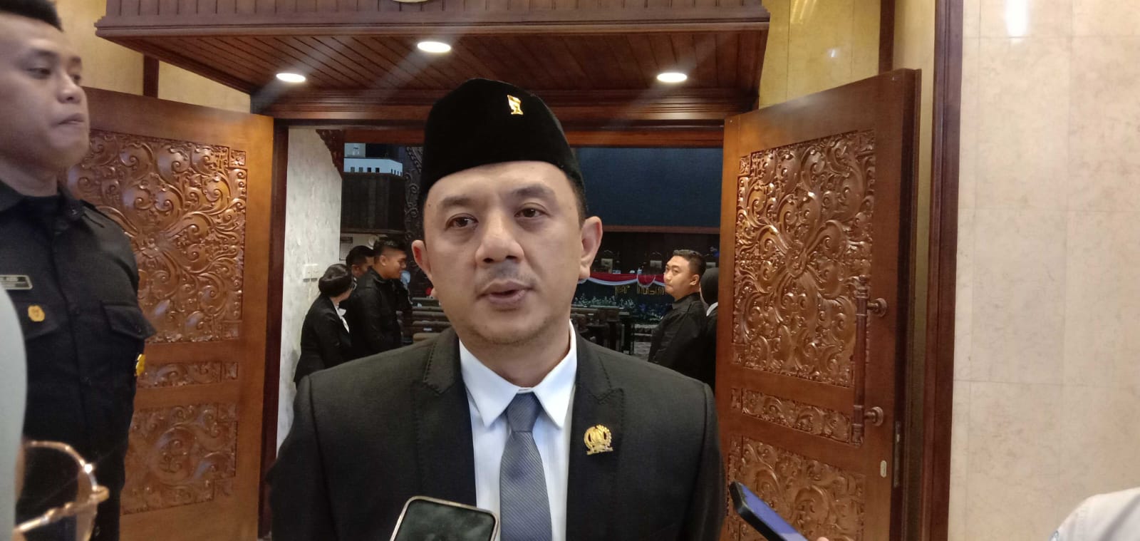 TEGAS : Wakil Ketua DPRD Jatim Deni Wicaksono, meminta Pemprov Jatim kawal sengketa 13 pulau antara Trenggalek dan Tulungagung. (IST/RADAR SURABAYA)