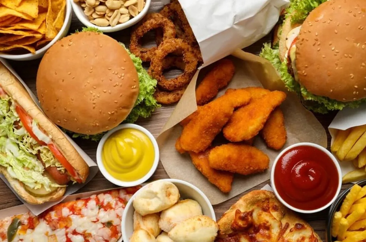 Banyak makanan yang harus dihindari penderita hipertensi agar tekanan darah terjaga.