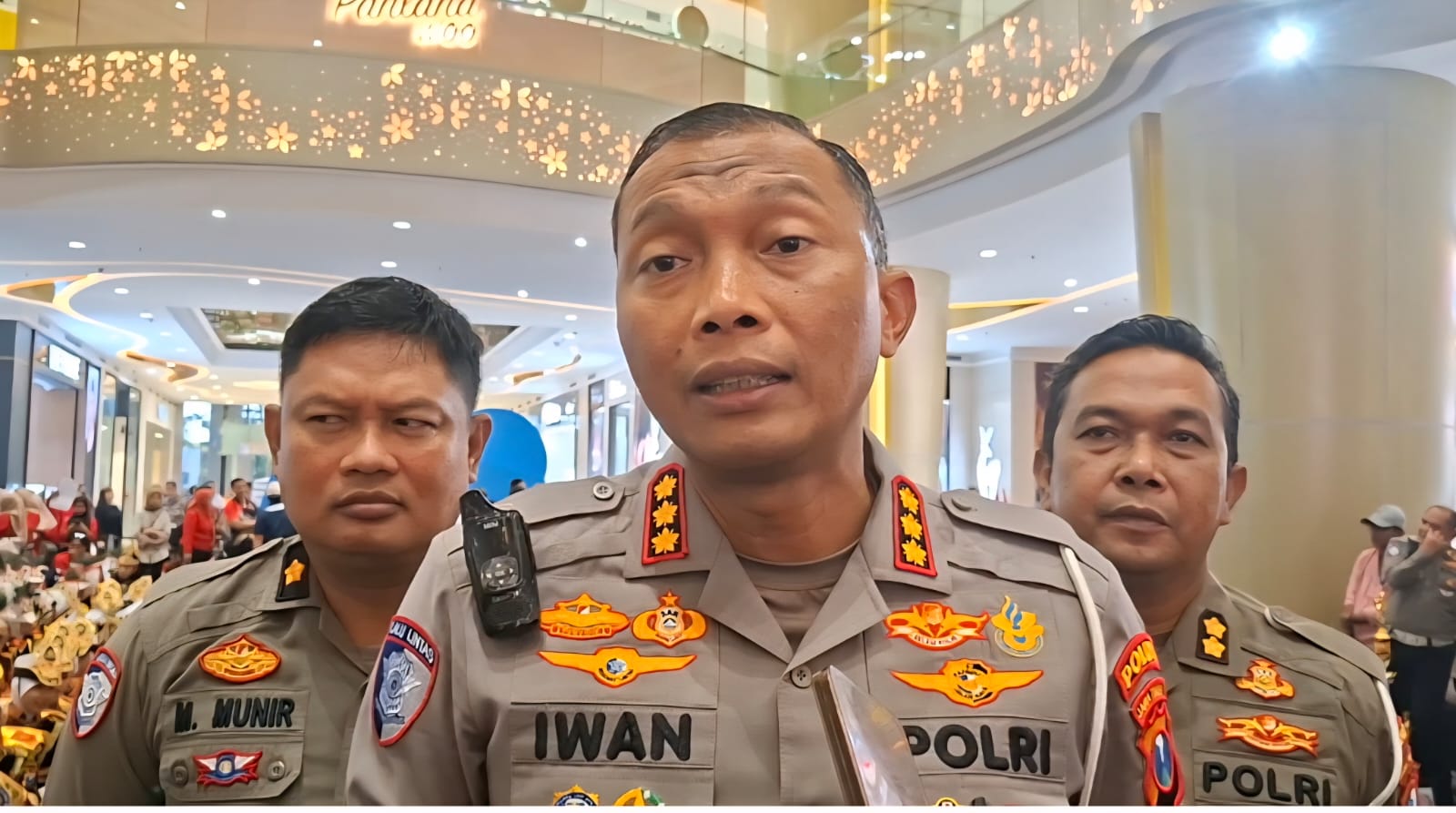 PENDATAAN : Dirlantas Polda Jatim Kombes Pol Iwan Saktiadi mengungkapkan, kebijakan zero ODOL masihndalam tahap sosialisasi. (M MAHRUS/RADAR SURABAYA)