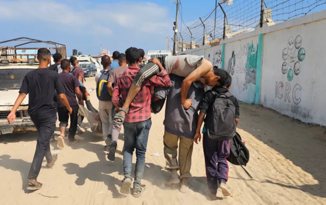 Serangan Israel terhadap warga Palestina yang berusaha menerima bantuan pangan telah menewaskan ratusan orang dan melukai banyak lainnya sejak GHF mulai mendistribusikan bantuan pada 27 Mei [ AFP]