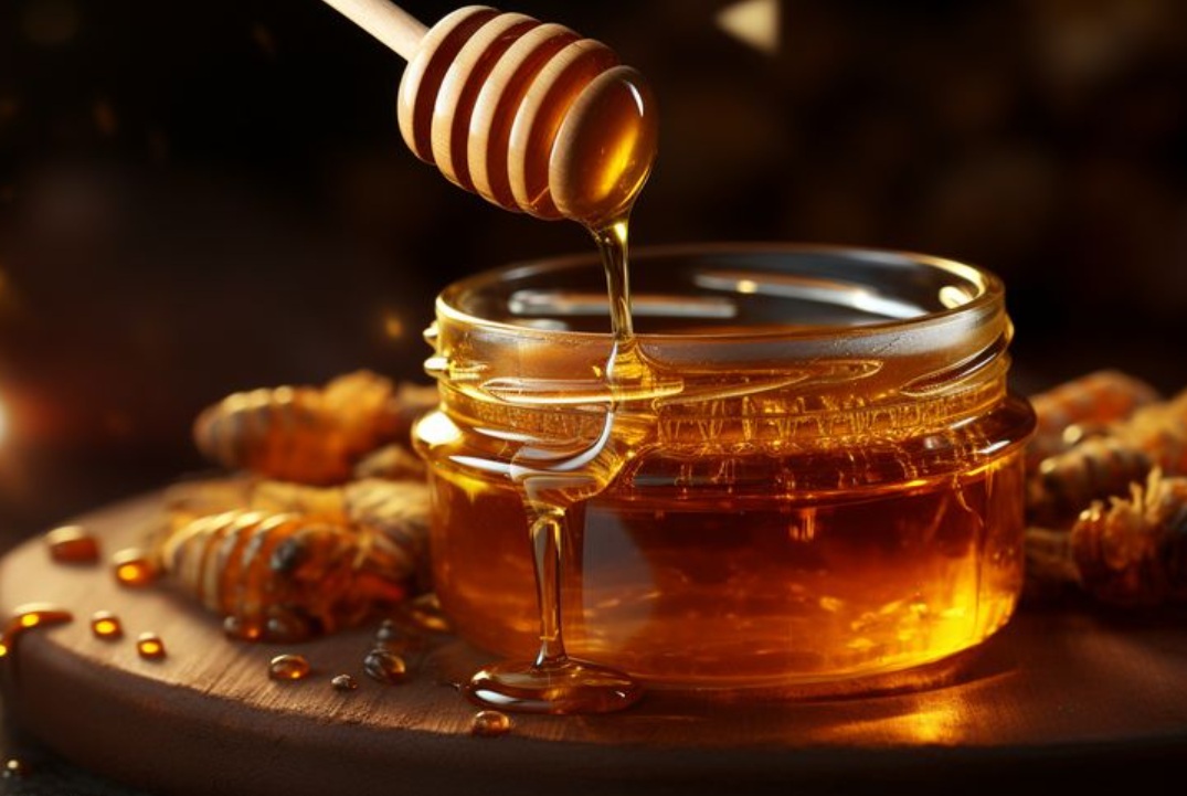 Madu memang bermanfaat, namun ada beberapa makanan dan minuman yang tidak boleh dikonsumsi bersamaan dengan madu karena bisa menimbulkan efek samping berbahaya.