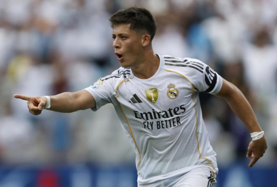 Arda G&uuml;ler dari Real Madrid merayakan gol yang dicetaknya dalam pertandingan Grup H Piala Dunia Antarklub antara Real Madrid dan CF Pachuca di Charlotte, Carolina Utara. (Foto AP/Nell Redmond)
