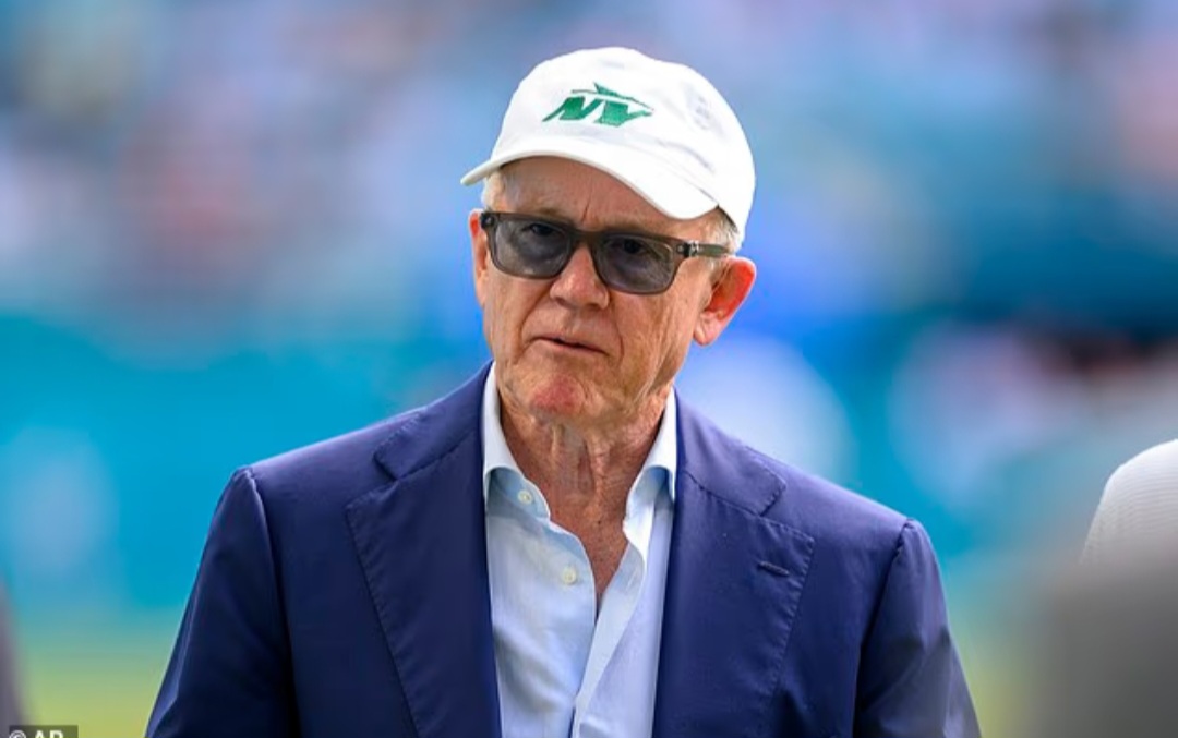 Woody Johnson telah menyegel kesepakatan senilai &pound;190 juta untuk 43 persen saham klub Crystal Palace.