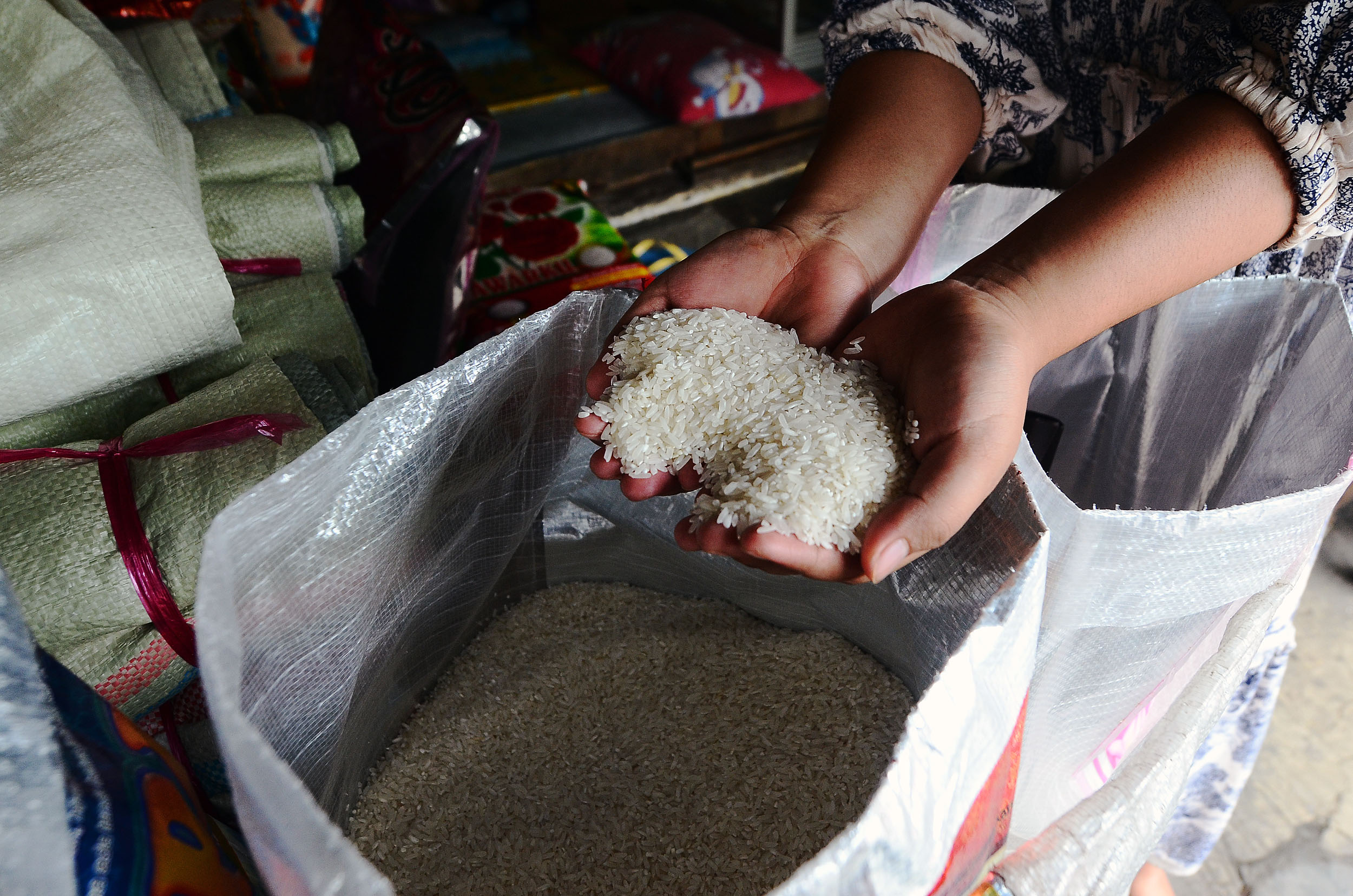 Harga beras di sejumlah wilayah, termasuk Surabaya mengalami kenaikan bahkan diatas HET.